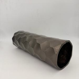 Ensemble de 2 vases à fleurs en aluminium de haute qualité, finition nickel noir, design luxueux fait à la main pour la décoration de la maison et du jardin - Product Image 4