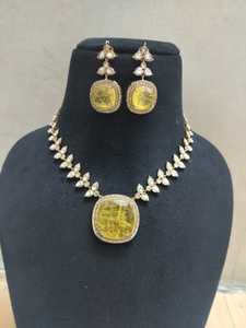 Ensemble de bijoux de mariée traditionnel Collier Kundan artisanal avec boucles d'oreilles assorties disponibles au meilleur prix d'Inde - Product Image 4