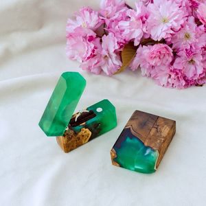 Boîte à bagues en bois et en résine à double fente pour bijoux de mariage en résine - Product Image 6