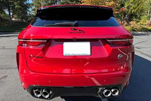 Vagoneta Mediana de Lujo de Alto Rendimiento Usada 2024, Modelo Deportivo de Aspiración Natural, Asientos de Cuero, Techo Panorámico, Capacidad AWD - Product Image 6