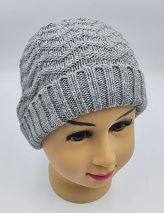 Bonnet tricoté d'hiver de haute qualité avec logo personnalisé Bonnet en acrylique brodé à la main pour hommes et femmes Style de voyage Fabriqué en Inde - Product Image 1