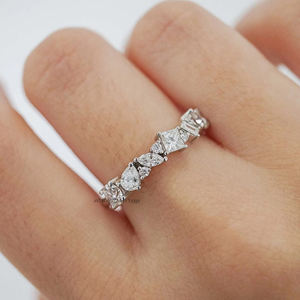 Alliance Moissanite multi-formes de 1.35 carats en or blanc massif 14 carats avec marquise de poire ronde princesse et coupe baguette - Product Image 4