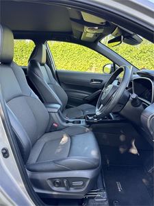 Achetez maintenant des voitures d'<span class=keywords><strong>occasion</strong></span> : <span class=keywords><strong>Toyota</strong></span> <span class=keywords><strong>Corolla</strong></span> Cross Limited 2.0P HEV SUV 2025, prête à être expédiée - Product Image 3