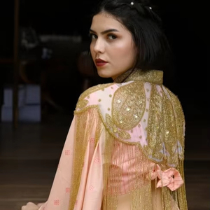 Elegante Burlesque Cape Dress Beaded Strands Lentejuelas para festivales Club Nights Straight Silhouette Logo Back Party Wear Natural - Product Image 1