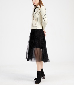 Veste en cuir matelassée en peau de mouton élégante pour femmes, design de motard authentique, coupe ajustée, poches zippées, imperméable, écologique, intemporelle - Product Image 5