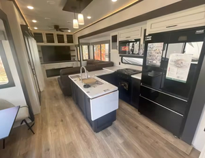 Autocaravana/Remolque de Viaje Forest River Sabre 33R-L-P 2025 2024 2026 - Product Image 2