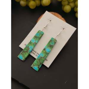 Pendientes Colgantes de Plata de Ley y Turquesa Verde Mohave, Hechos a Mano por los Navajo, Objetos Culturales Coleccionables - Product Image 3