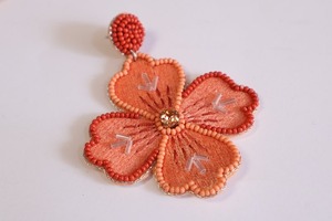 Boucles d'oreilles pendantes classiques en broderie de perles faites à la main pour femmes et filles, bijoux de mode en provenance d'Inde pour les tenues de soirée - Product Image 6
