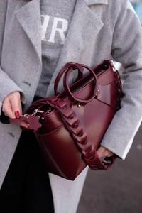 Suministro directo de fábrica Bolso de cuero ecológico Bolsa de regalo personalizada para ella con iniciales disponibles al mejor precio - Product Image 6