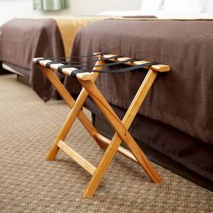 Portaequipajes de madera ajustable con marco flexible para uso versátil en varios tamaños de habitación y diseños de hoteles - Product Image 1