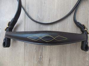 Charol negro Doma Doble brida Snaffle Acolchado Poll Cutback Tocado Riendas - Product Image 6