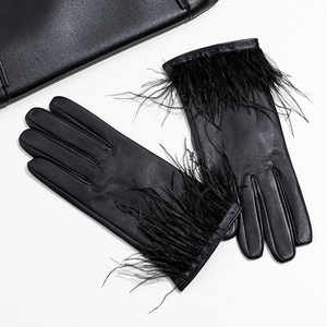 Gants personnalisés au design unique garnis de plumes en cuir de mouton noir pour femmes cuir élégant à écran tactile - Product Image 6