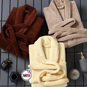 Batas de baño de lujo de alta calidad personalizadas 2024 para mujer, pijamas de franela de lana de invierno con toalla gruesa, albornoz de estilo informal suave - Product Image 1