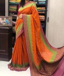 L'artisanat Vintage Choli sur mesure rencontre les saris en soie de brocart de qualité supérieure de classe Slim Fit pour les mariages d'occasions festives - Product Image 3