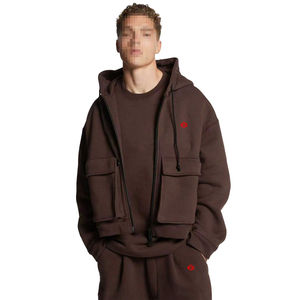 Conjunto Deportivo de Felpa Marrón Extra Grande para Hombre con Detalles de Bolsillos Utilitarios, Tejido Grueso para Invierno - Product Image 1