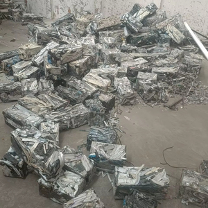 Déchets d'aluminium de qualité supérieure, de qualité industrielle, en provenance d'Allemagne, adaptés au recyclage et aux industries manufacturières lourdes - Product Image 1