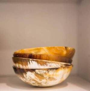Ensemble de deux bols en corne Pièces Deux bols de restauration rapide Assiettes de bol de service royal en corne naturelle faites à la main - Product Image 5