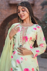 Beste Qualität Reyon Frauen <span class=keywords><strong>Kurtis</strong></span> mit Salwar Hot Selling Schöne indische & pakistani sche Anzüge Kaufen Sie zum besten Preis - Product Image 4