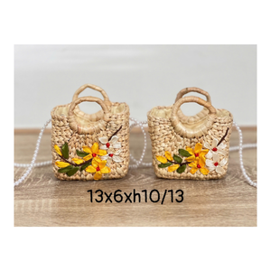 Sac à main en paille avec détail de fleurs et doublure en toile en jacinthe d'eau faite à la main au Vietnam pour les dames voyageant - Product Image 5