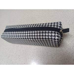 Sac cosmétique pratique en PU avec fermeture éclair pour produits de soin personnel, étui facile d'accès, fabriqué à Taïwan, modèle TL1462 - Product Image 1