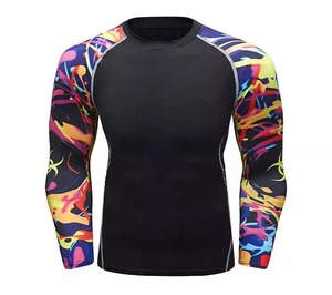 Vente en gros de t-shirts de compression longs pour hommes avec logo personnalisé, style sport, impression par transfert thermique, respirant, fabriqué en spandex - Product Image 4