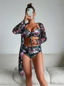 Vente en gros de maillots de bain de vacances petit Bikini trois pièces Floral Sexy Multiple Color personnalisé de haute qualité baigneur - Product Image 3