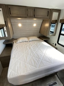 รถบ้านมือสองสภาพดี ปี 2025 รุ่น P-A-L-O-M-I-N-O RV P-U-M-A 337BH - Product Image 5