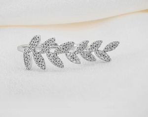 Belle bague en argent sterling Moissanite Forme de marques Bague personnalisée pour les femmes Diamant à facettes et autres bijoux en diamant - Product Image 4