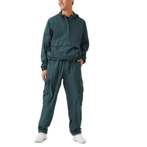 Conjuntos de Chándal de Invierno con Capucha para Hombre, Precio al por Mayor OEM, Logotipo Personalizado Impreso, Chaqueta Cortavientos 100% Algodón, Chándal de Dos Piezas - Product Image 1