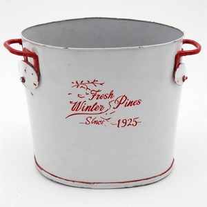 Jardinière de jardin Christmas Joy avec texture galvanisée, parfaite pour les coins d'entrée de vacances et les accents de jardin saisonniers - Product Image 4