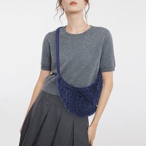 Sac bandoulière en crochet fait main personnalisable bleu marine en forme de croissant pour femme, idéal pour un usage quotidien - Vente chaude en gros - Product Image 5