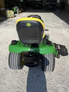 Tractor para Césped y Jardín John Deere X380 2024 Usado, 2WD, 22HP, con Componentes Principales: Motor, Bomba, Caja de Cambios, Rodamientos - Product Image 5