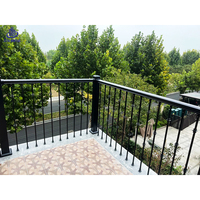 Clôture anti-rouille et résistante à la corrosion pour maison auto-construite, cour extérieure, garde-corps de balcon en aluminium noir à rayures verticales
