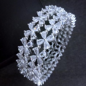 กำไลเพชรสไตล์คลาสสิกแบบอเมริกันกำไลชุบเงินและเพทายทรงลูกบาศก์แบบดั้งเดิมและทันสมัยสำหรับผู้หญิงและเด็กผู้หญิง - Product Image 1