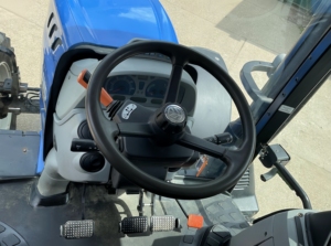 Bien mantenido 2017 NH T6.180 Potente tractor agrícola totalmente reparado con combustible diésel de flujo hidráulico y 175HP listo para trabajar - Product Image 6