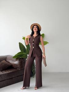 Ensemble de costume élégant marron sans manches pour femme avec boutons décoratifs, couleur unie, tissé, longueur complète, idéal pour l'été - Product Image 4