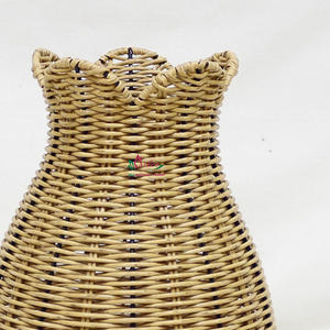 Vase en rotin rustique fait à la main écologique avec osier pour intérieurs de ferme et décorations Boho Chic pour la maison - Product Image 6