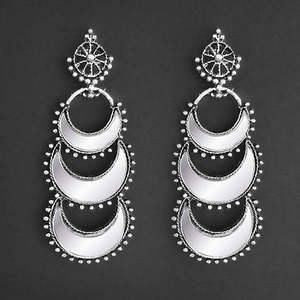 Tip Top Fashions 1315320 Pendientes colgantes de espejo blanco chapados en plata Accesorio de moda elegante - Product Image 1