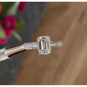 Anillo de Compromiso con Diamante Cultivado en Laboratorio de 2.50 Quilates con Halo Oculto y Certificado IGI en Oro Blanco - Product Image 3