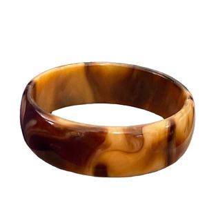 Meilleur Bracelet Jonc en Résine Fait Main, Motif Fantaisie Élégant Effet Écaille de Tortue Marron, Bijou Artisanal pour Femme, Idéal Soirée - Product Image 5