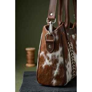 Pochette en cuir de vachette avec chaîne décorative pour femmes - Product Image 2
