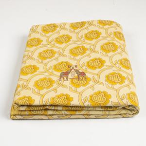 Tissu en coton imprimé à la main de haute qualité, motif floral, style Dabu, doux et respirant, coton indien pour robes, rideaux, vêtements de nuit - Product Image 6