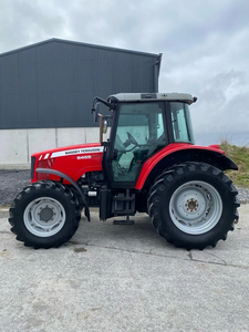 Tractor Massey Ferguson 5455 de 4 Ruedas Motrices con Transmisión de Engranajes, 95 CV, Caja de Cambios de Bomba de Alta Productividad en Venta - Product Image 2