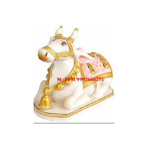 Elegante Estatua de Nandi de Mármol Blanco con Acabado Fino y Artesanía, Diseñada por un Diseñador Indio para la Decoración de Templos - Product Image 1