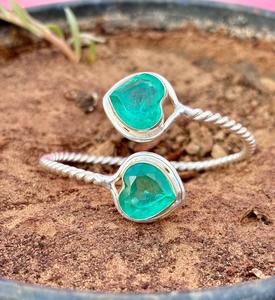 Brazalete ajustable de Plata de Ley 925 de cristal Esmeralda, joyería de cristal Esmeralda con forma de corazón de diseño único para regalo de mujer - Product Image 2