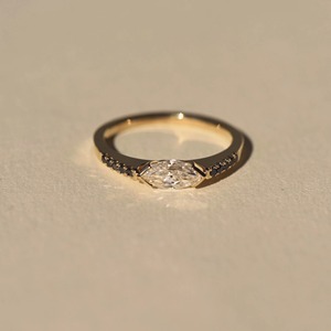 Bague de fiançailles exclusive en or 10 ct avec diamant Moissanite de taille marquise pour la mariée, fournisseur OEM ODM d'usine de bijoux de mariage de luxe - Product Image 1