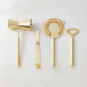 Añade un toque de sofisticación a la configuración de su barra con nuestro juego de herramientas de barra de latón de 4 impresionantes combinaciones de mármol y oro - Product Image 2