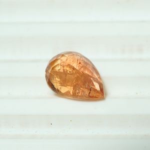 Piedra preciosa con forma de pera facetada naranja de topacio imperial natural para la fabricación de joyas - Product Image 4