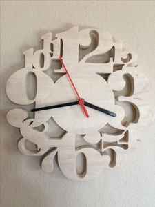 Horloge murale à cadre en bois pour décor de salon Horloge à quartz sans tic-tac avec chiffres surélevés et à piles - Product Image 3