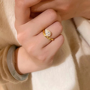 แหวนเพชรทรงลูกแพร์แบบตะวันออก-ตะวันตกที่ได้รับการรับรองจากห้องปฏิบัติการแหวนหมั้นแบบโซลิแทร์เป็นของขวัญที่สมบูรณ์แบบสำหรับ10,14ผู้หญิงแหวนทอง18K - Product Image 3